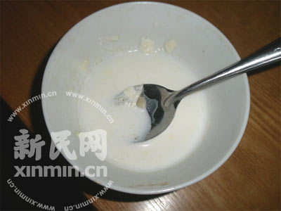 光明優倍奶被投訴消費者稱奶中有塊狀沉澱物