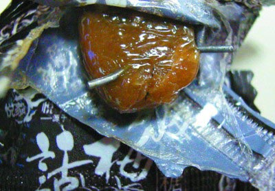 悅家食品產話梅糖藏2厘米鐵絲紮破孩子嘴